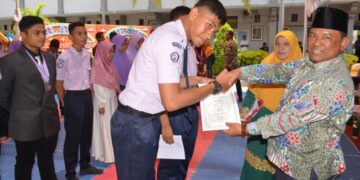 Sekda Kampar Motivasi Anak Didik ke Jenjang Perguruan Tinggi