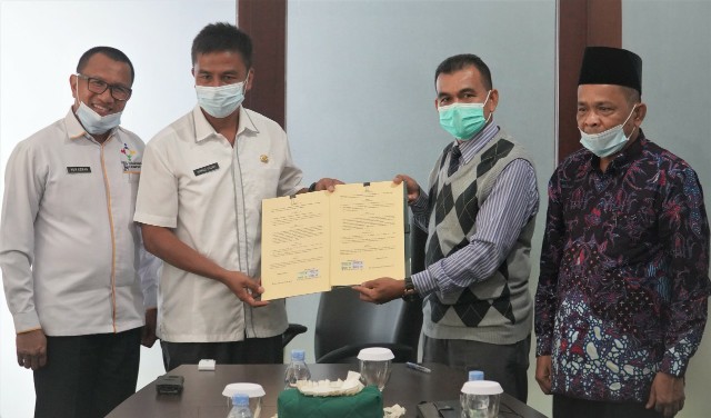 Bupati Kampar dan UIN SSK Riau Teken MoU