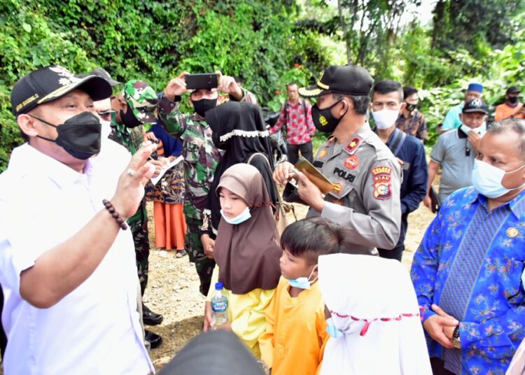 Bupati Kampar ke Lokasi Penyeberangan Murid SD yang Videonya Viral itu