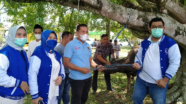 Partai Demokrat dan PWI Kampar Kurban Bersama