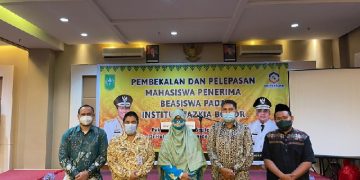 Gubri Lepas 75 Mahasiswa ke Institut Agama Islam Bogor