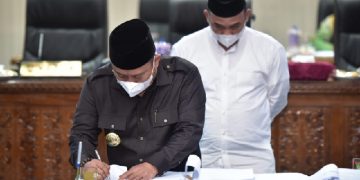 Ketua DPRD dan Bupati Kampar Tandatangani MoU KUPA-PPAS P-APBD 2021 