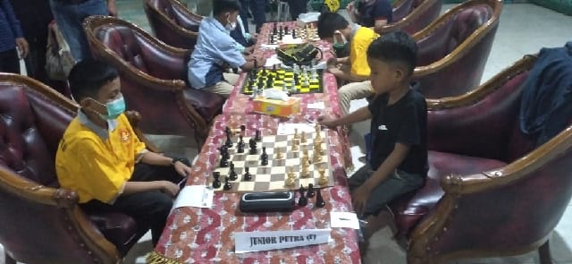 Anak Wartawan PWI Kampar Juara Catur Kejurprov
