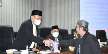 Sidang Paripurna Pengesahan RAPBD Kampar Tahun 2022 Tanpa Ketuk Palu Pembuka