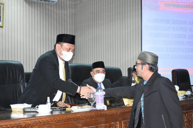 Sidang Paripurna Pengesahan RAPBD Kampar Tahun 2022 Tanpa Ketuk Palu Pembuka