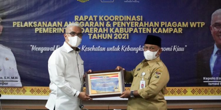 Dirjen Perbendaharaan Beri Penghargaan Kampar Dapat WTP Lima Kali Berturut-turut