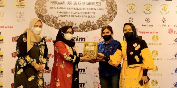 Fashion Show Batik Kampar Raih Terbaik II