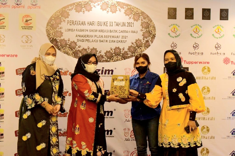 Fashion Show Batik Kampar Raih Terbaik II