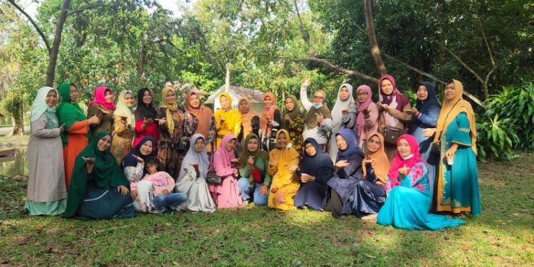 Ipemi Kampar Berwisata ke Madu Kelulut dan Ternak Kambing Kuok