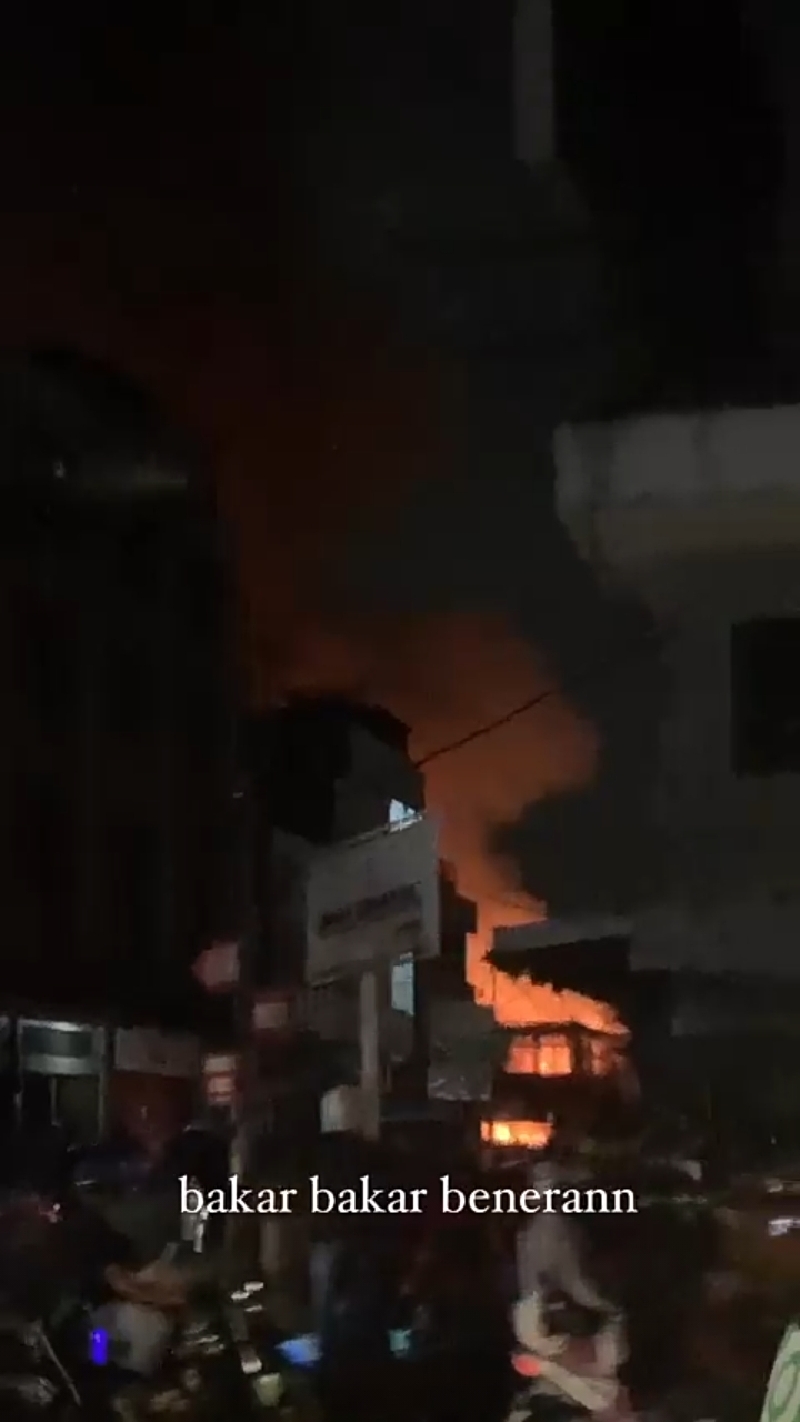 Malam ini lima ruko terbakar di Jalan Gambir Pekanbaru