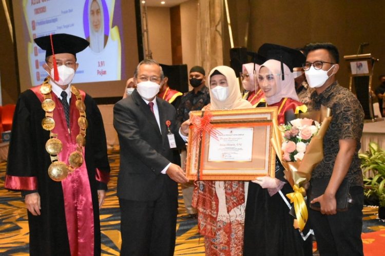 Sandiaga Uno Hadiri Wisuda Universitas Pahlawan Tuanku Tambusai