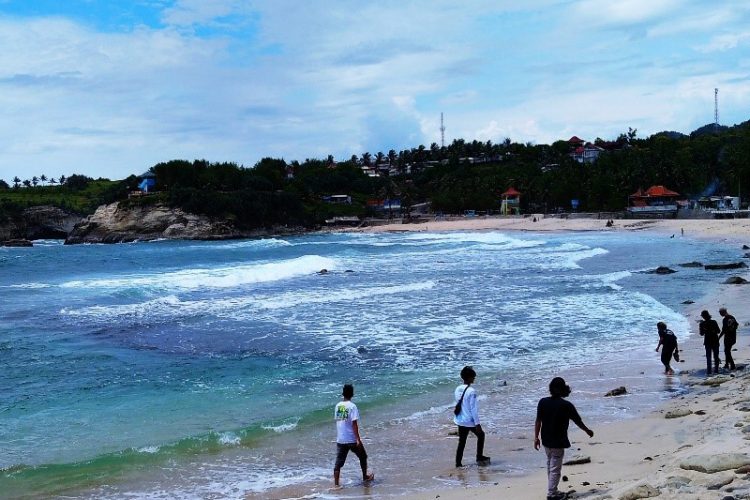 Keunikan Pantai Klayar Pacitan Mirip Sphinx Mesir