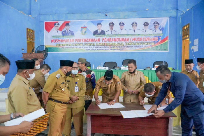 Bupati Tekankan Kades Harus Hadir pada Musrenbangcam