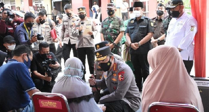 Kapolri Tinjau Pelaksanaan Vaksinasi Massal di Tambang