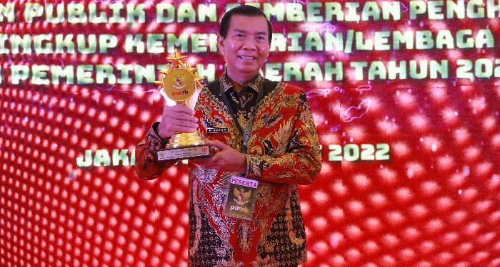 Wakapolri Beri Penghargaan Kepada Firdaus, Pekanbaru Capai Target Vaksinasi Tertinggi