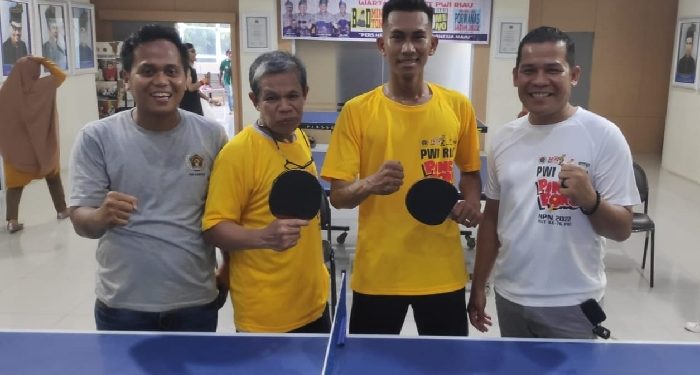 Pasangan Said-Harisep Juara Pingpong Championship PWI Riau
