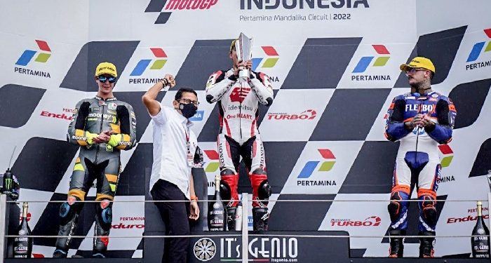 Simbol Obor Piala  MotoGP Berlambang Nyalanya Kompetisi dan Bangkitnya Ekonomi