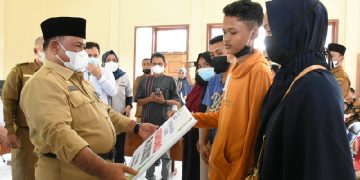 Empat Perusahaan Beri Kartu BPJS Ketenagakerjaan untuk 900 Petani