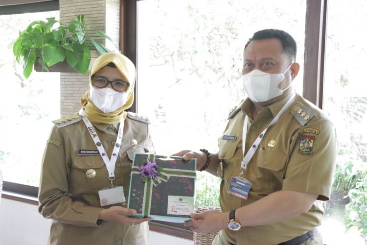 Bupati Kampar Luangkan Waktu Temui Bupati Blitar