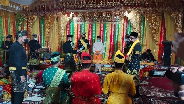 Alwi Arifin Dinobatkan Pimpin LAMR Kampar