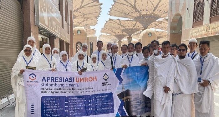 Cerita Perjalanan Umrah Karyawan dan Mahasiswa IAI Tazkia Bogor
