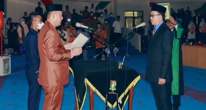 Ketua DPRD Kampar Lantik Edi Efrison PAW Zalka Putra