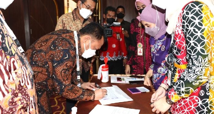 Bupati Kampar Dukung Bank Riau Jadi Bank Syariah