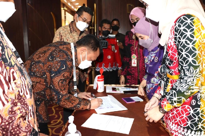 Bupati Kampar Dukung Bank Riau Jadi Bank Syariah