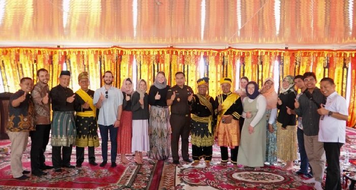 Pelajar Amerika datang ke Kampar belajar Adat Kampar
