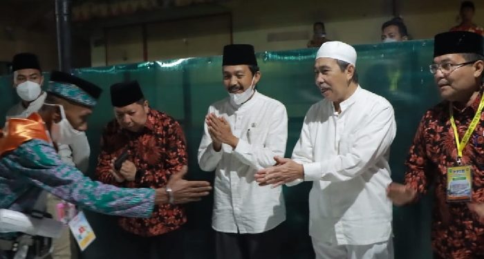 Gubernur Riau Lepas 55 JCH Kampar Kloter 04 BTH