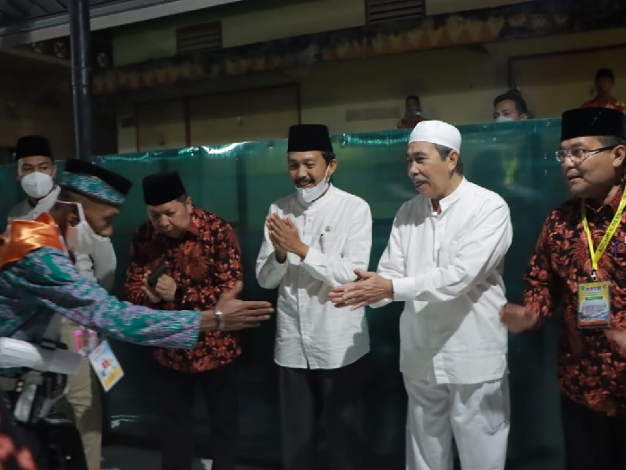Gubernur Riau Lepas 55 JCH Kampar Kloter 04 BTH