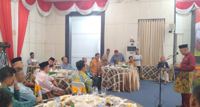 Kamsol Dengarkan Keluhan Pembangunan Kades Kampar Kiri Hulu