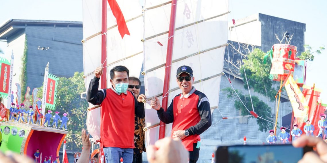 Bupati Rohil Bakar Tongkang