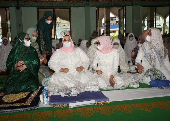 Bupati Bengkalis Shalat Id di Masjid Agung Istiqomah