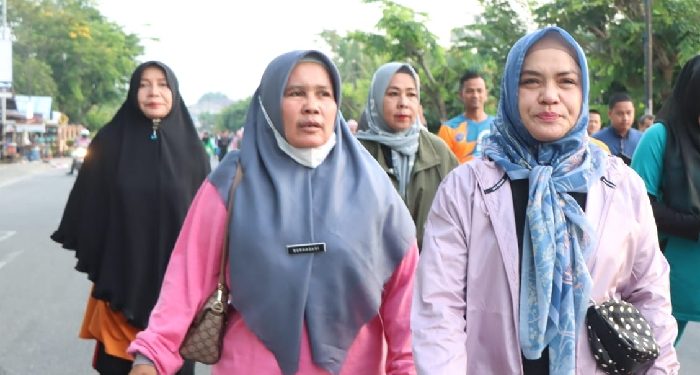 Penjabat Ketua TP PKK Kampar Ikuti Car Free Day Perdana