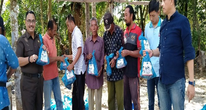 Anggota DPR RI Fraksi Partai Demokrat Serahkan Sapi Kurban Untuk Warga Ridan