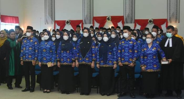 Bupati Bengkalis Serahkan SK Pengangkatan PNS Formasi Tahun 2019