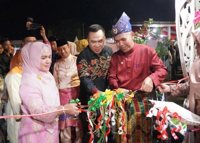 Tumpah ruah masyarakat Padati Pembukaan Bagholek Godang Festival  Kampar
