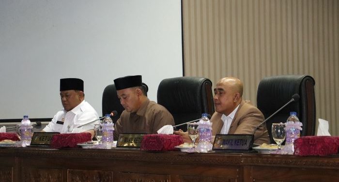 Riuh Rapat Paripurna RAPBD di DPRD Kampar