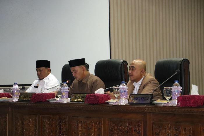 Riuh Rapat Paripurna RAPBD di DPRD Kampar