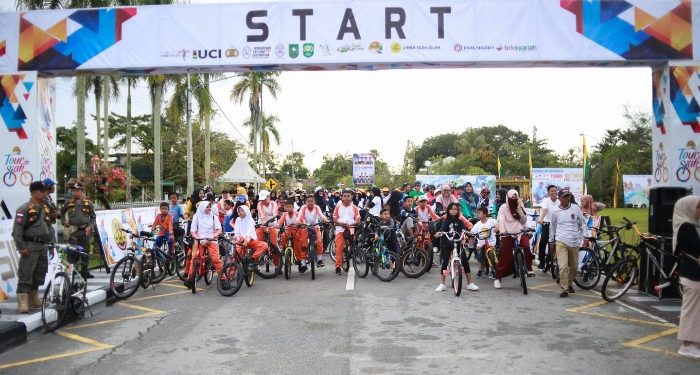 Bupati Siak Alfedri Lepas Sepeda Santai Tour de Siak 2022