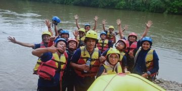 PWI Siak Nikmati Sejuknya Air Terjun Putri Kayangan dan Bermalam di Puti Island di Kampar