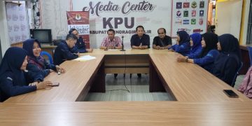 KPU Riau Bekali Peserta Magang Dari UNISI