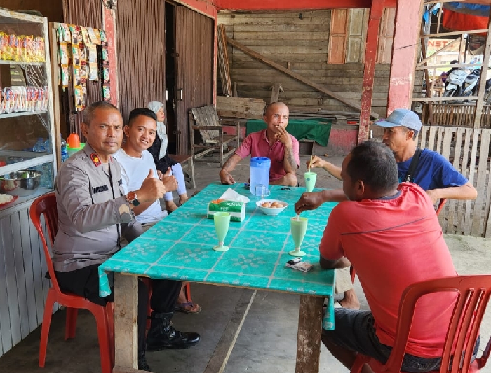 Kapolsek Kampar Kiri Sampaikan Program pada Jumat Curhat