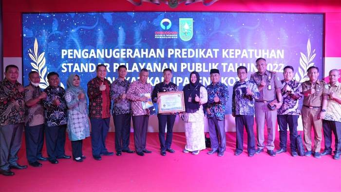 Pemkab Rohil Raih Penghargaan Dari Ombudsman sebagai Zona Hijau
