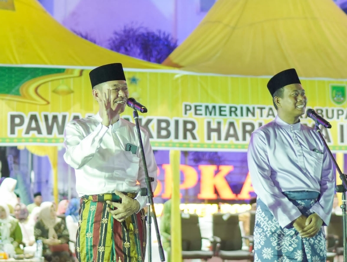 Bupati Rohil Lantunkan Takbir dan Lepas Peserta Pawai Takbir Idul Fitri 2023