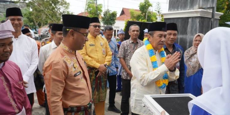 Gubernur Riau Launching Kartu E-Money Untuk Pelajar
