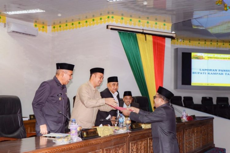 Kritik dan Saran Pansus LKPJ 2022 DPRD Diterima Penjabat Bupati Kampar