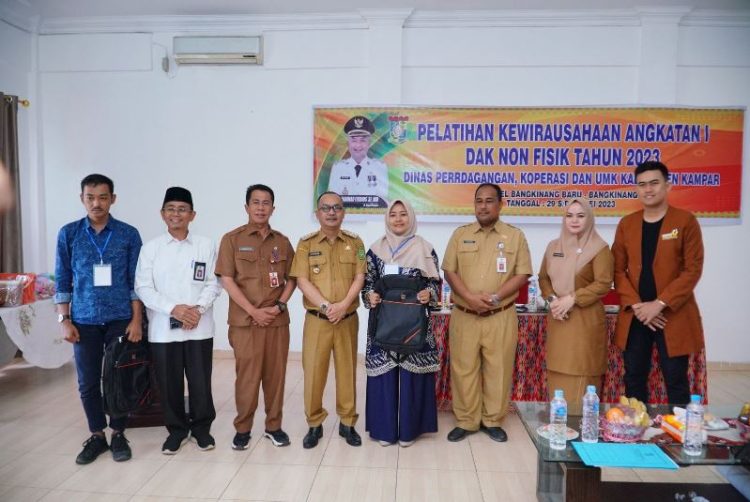 Pelaku UMKM Kampar Diberi Pelatihan Kewirausahaan Untuk Naik Kelas