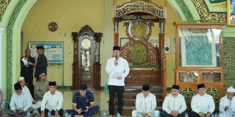 281 Calon Haji Diinapkan di Hotel Pekanbaru dan Dilepas Bupati Rohil Menuju Batam